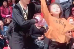 大爷与网红,跨越时代的互动传奇
