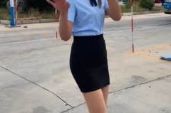 175女网红,身材高挑，魅力四溢，网络红人背后的故事”